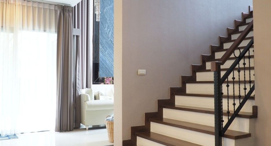 For sale 4 bedrooms house in Taling Chan, Bangkok