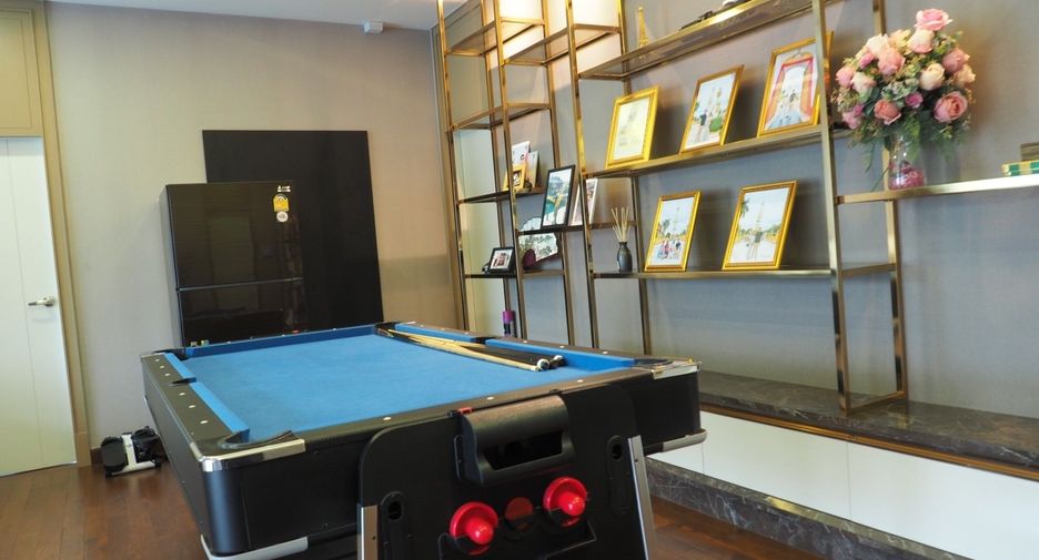 For sale 4 bedrooms house in Taling Chan, Bangkok