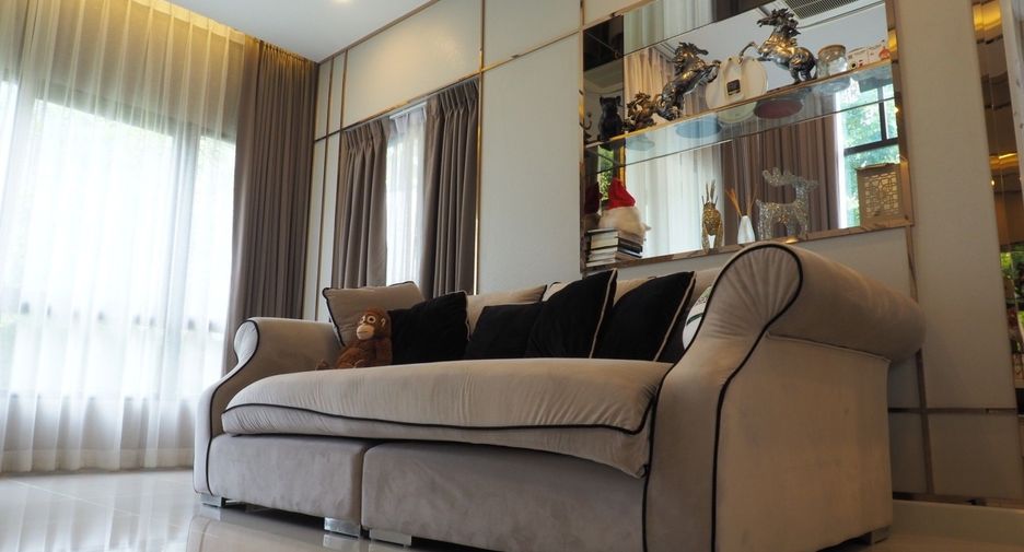 For sale 4 bedrooms house in Taling Chan, Bangkok
