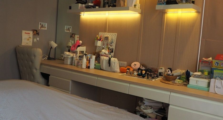 For sale 4 bedrooms house in Taling Chan, Bangkok