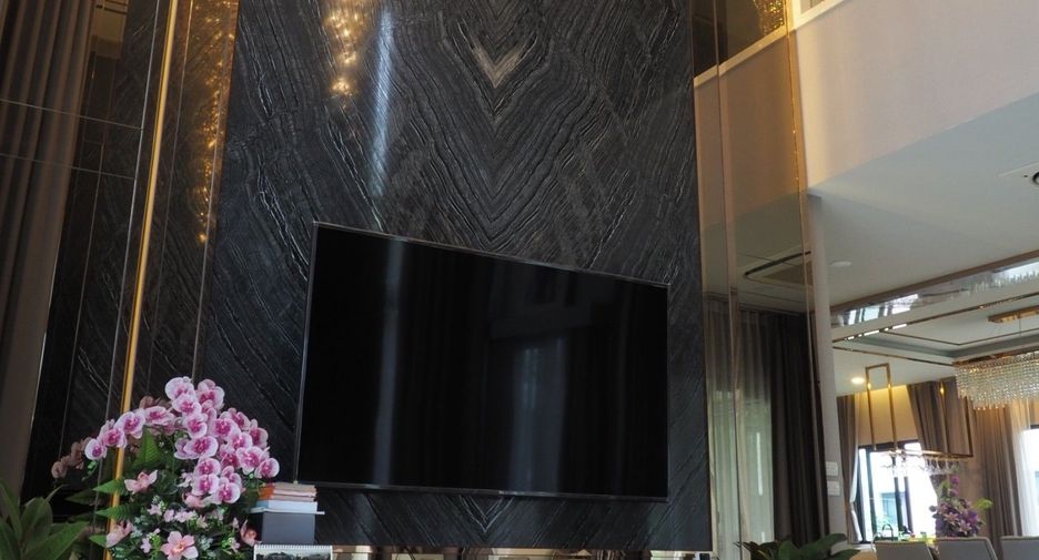 For sale 4 bedrooms house in Taling Chan, Bangkok
