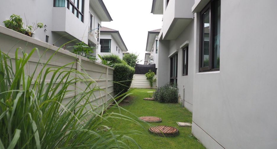 For sale 4 bedrooms house in Taling Chan, Bangkok
