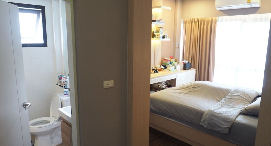 For sale 4 bedrooms house in Taling Chan, Bangkok