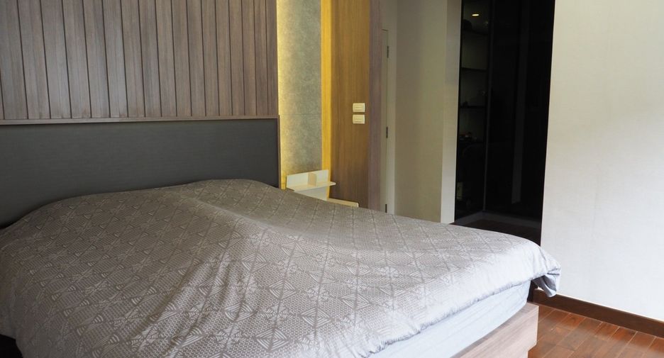 For sale 4 bedrooms house in Taling Chan, Bangkok