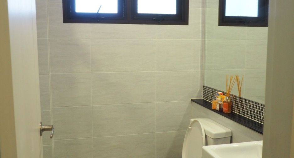 For sale 4 bedrooms house in Taling Chan, Bangkok