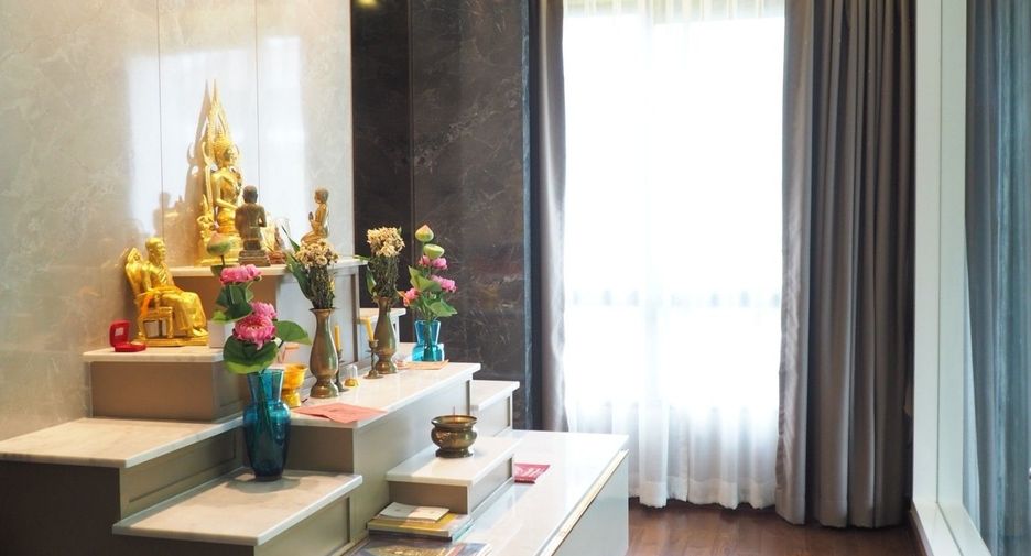 For sale 4 bedrooms house in Taling Chan, Bangkok
