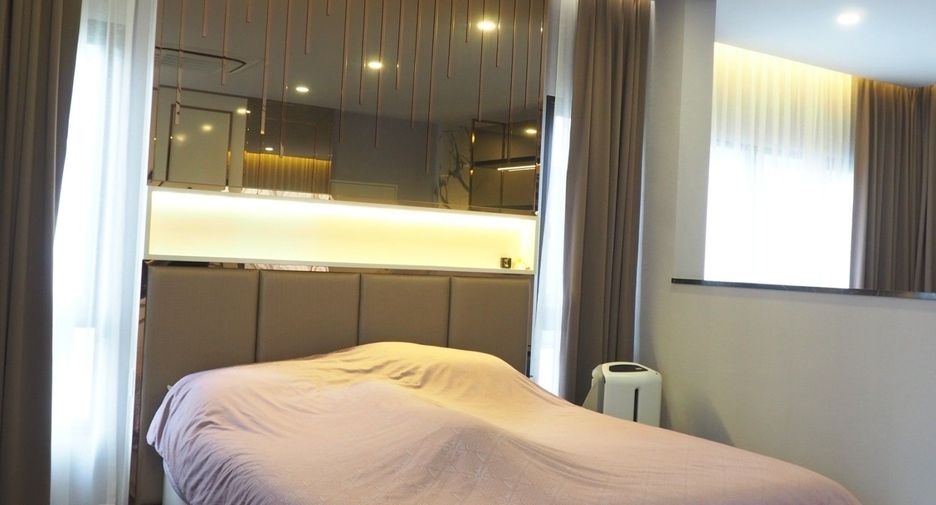 For sale 4 bedrooms house in Taling Chan, Bangkok
