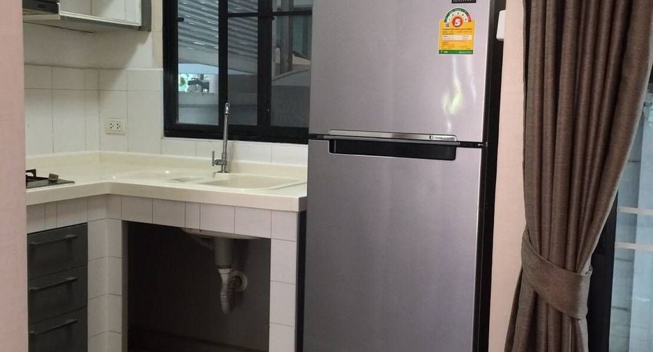 For rent 3 bedrooms townhouse in Bang Kapi, Bangkok