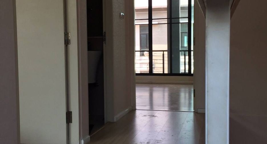 For rent 3 bedrooms townhouse in Bang Kapi, Bangkok