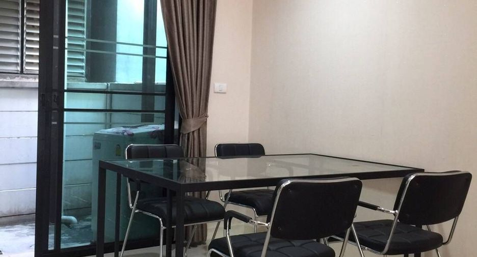 For rent 3 bedrooms townhouse in Bang Kapi, Bangkok