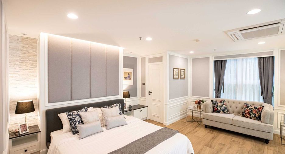 For sale 3 bedrooms condo in Huai Khwang, Bangkok