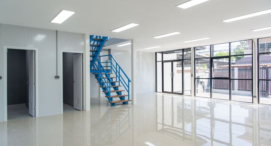 Oficina en venta y en alquiler en Phra Khanong, Bangkok