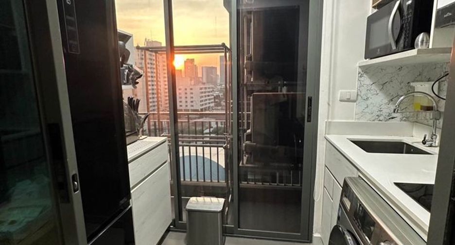 For sale 2 bedrooms condo in Phaya Thai, Bangkok