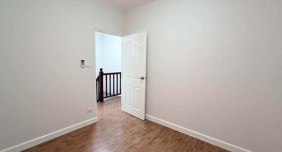 For sale 3 bedrooms townhouse in Bang Phli, Samut Prakan