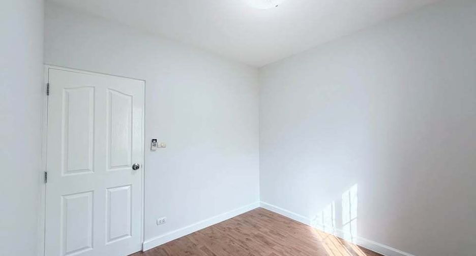 For sale 3 bedrooms townhouse in Bang Phli, Samut Prakan