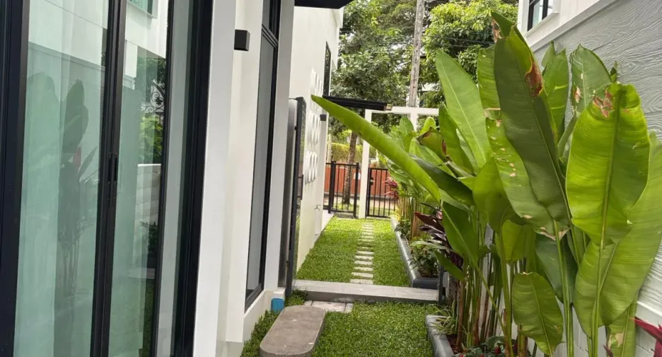 For rent 3 bedrooms villa in Mueang Phuket, Phuket