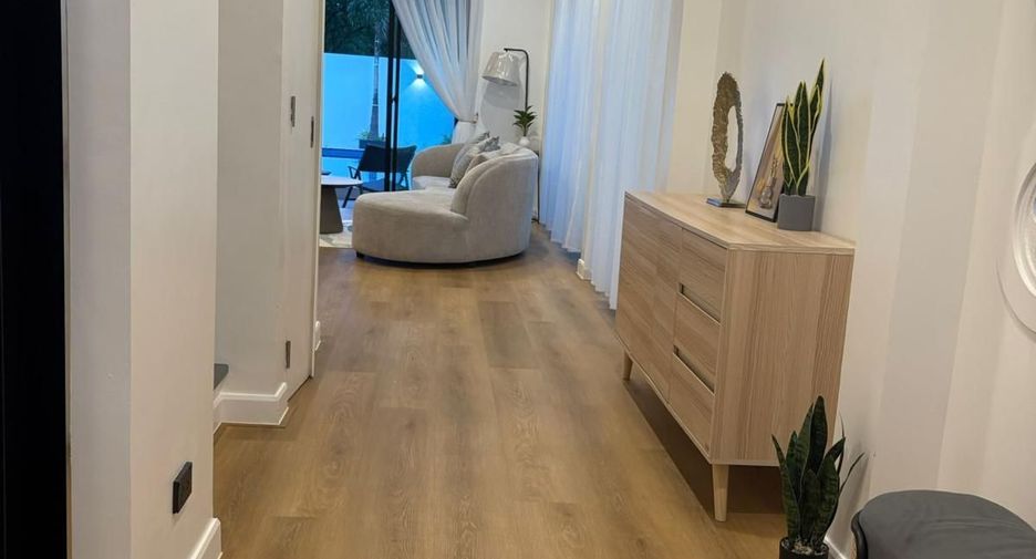 For rent 3 bedrooms villa in Mueang Phuket, Phuket
