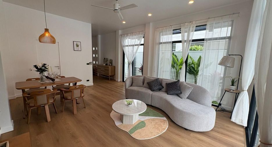 For rent 3 bedrooms villa in Mueang Phuket, Phuket