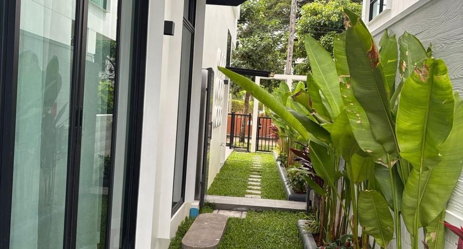 For rent 3 bedrooms villa in Mueang Phuket, Phuket