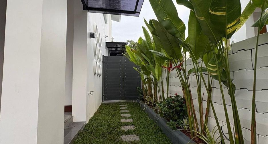 For rent 3 bedrooms villa in Mueang Phuket, Phuket
