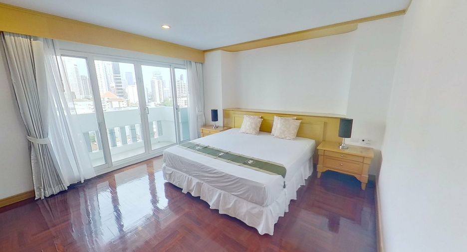 For rent 3 bedrooms condo in Khlong Toei, Bangkok
