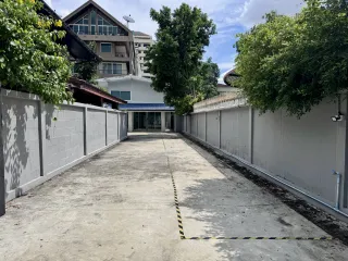 Haus zur Miete mit 2 Zimmer in Watthana, Bangkok