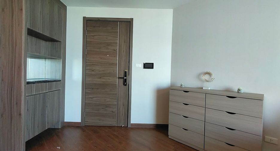 For rent 2 bedrooms condo in Huai Khwang, Bangkok