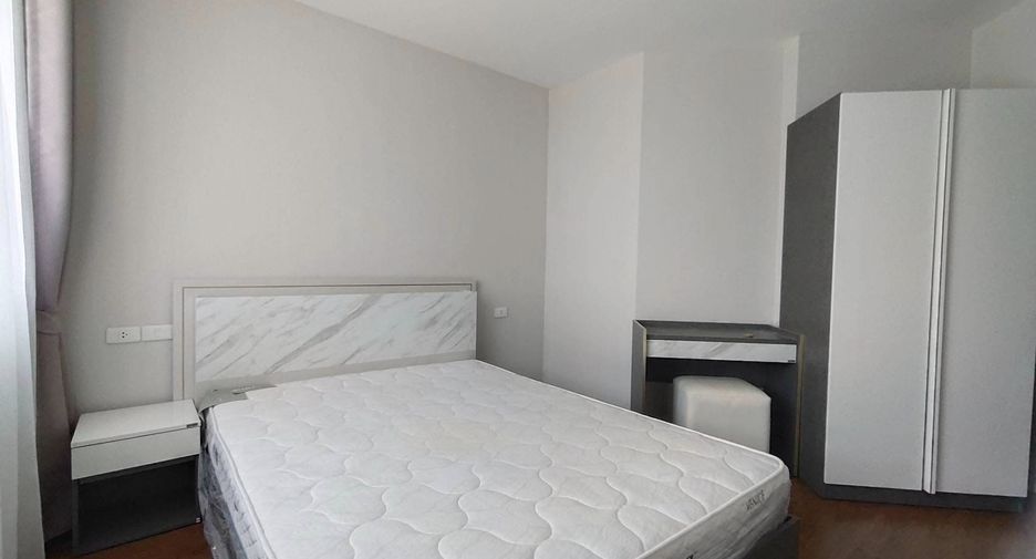For rent 2 bedrooms condo in Huai Khwang, Bangkok