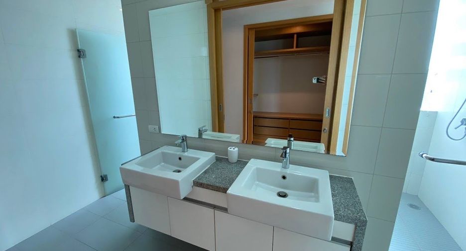 For rent 3 ベッドルーム condo in Khlong Toei, Bangkok