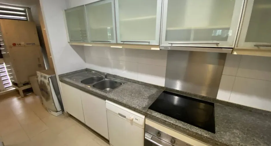 For rent 3 ベッドルーム condo in Khlong Toei, Bangkok