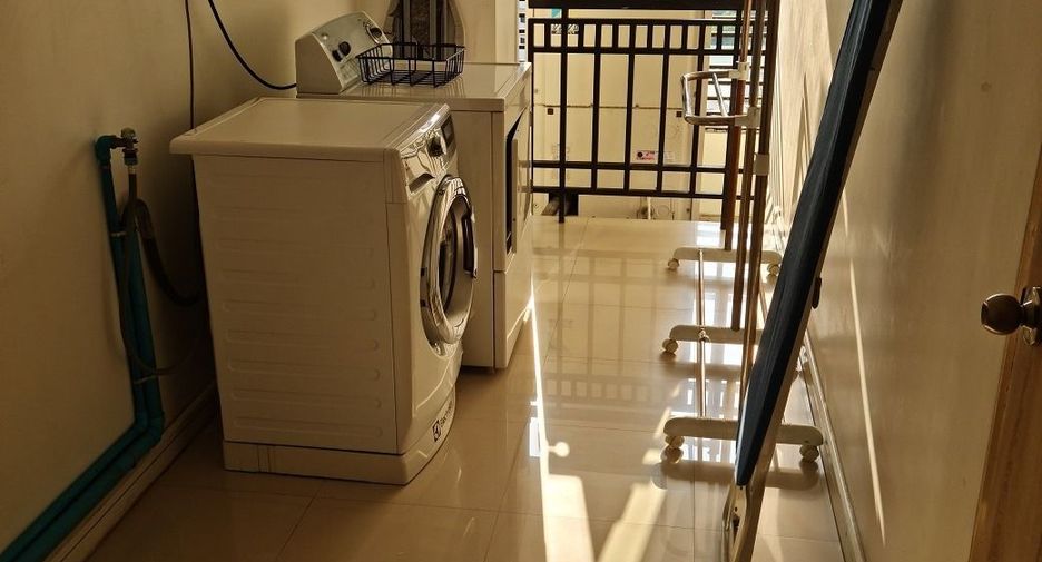 For sale 3 bedrooms condo in Watthana, Bangkok