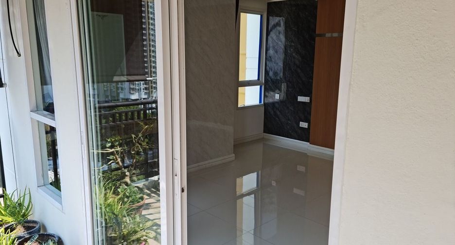 For sale 3 bedrooms condo in Watthana, Bangkok