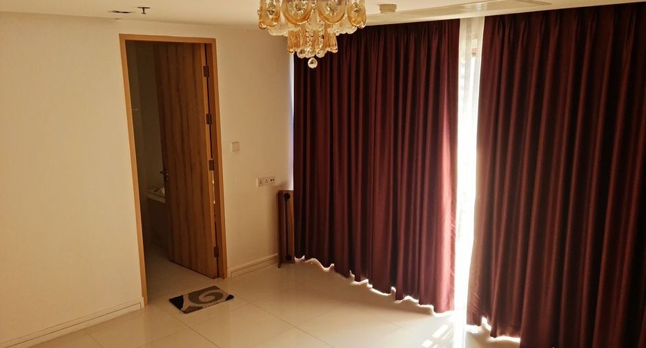 For sale 3 bedrooms condo in Watthana, Bangkok