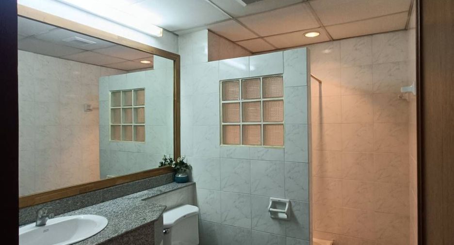 For sale and for rent 4 bedrooms condo in Yan Nawa, Bangkok