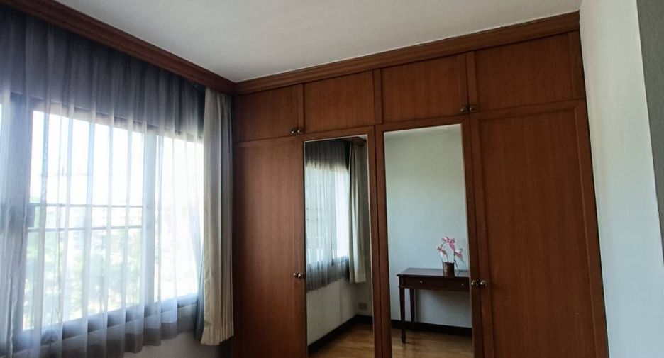 For sale and for rent 4 bedrooms condo in Yan Nawa, Bangkok