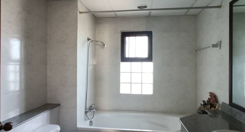 For sale and for rent 4 bedrooms condo in Yan Nawa, Bangkok