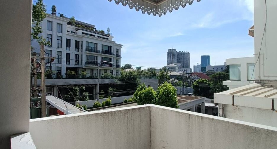 For sale and for rent 4 bedrooms condo in Yan Nawa, Bangkok