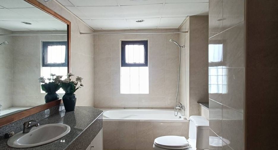 For sale and for rent 4 bedrooms condo in Yan Nawa, Bangkok