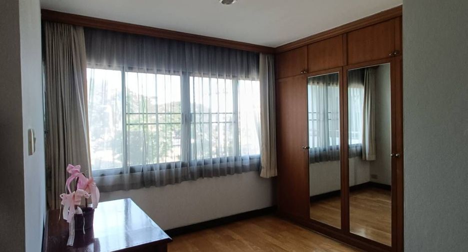 For sale and for rent 4 bedrooms condo in Yan Nawa, Bangkok
