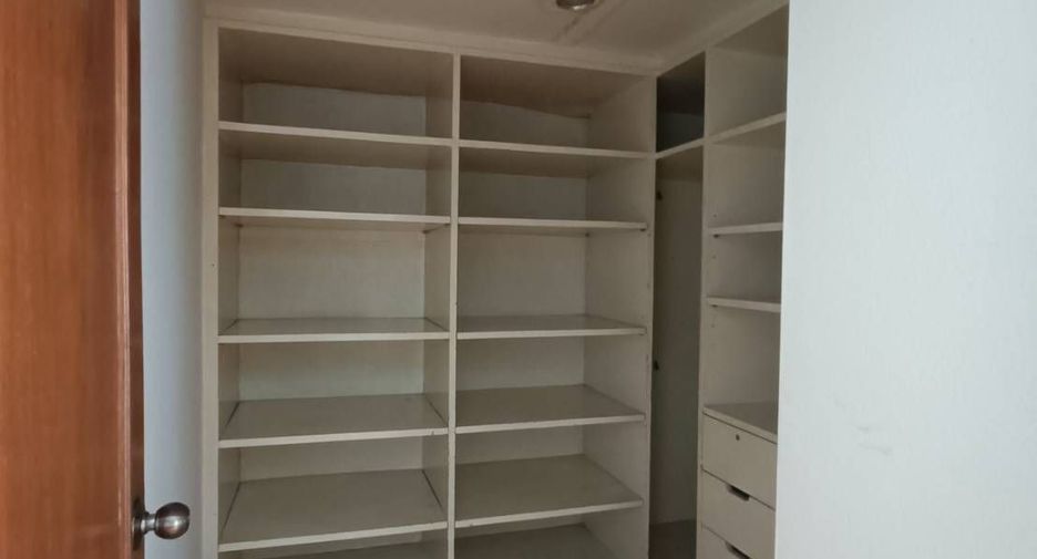 For sale and for rent 4 bedrooms condo in Yan Nawa, Bangkok