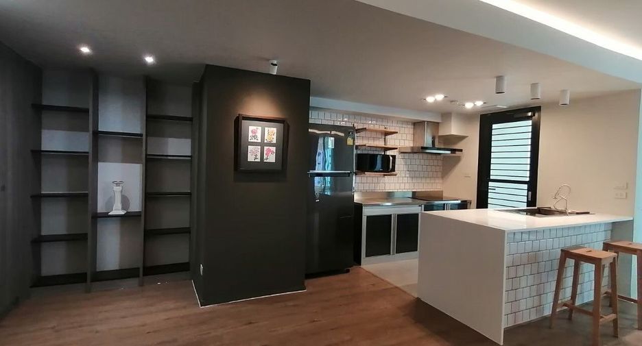 For rent 2 bedrooms condo in Watthana, Bangkok