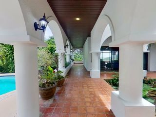 Villa en venta y en alquiler de 5 habitaciones en Mueang Phuket, Phuket
