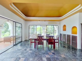 Villa en venta y en alquiler de 5 habitaciones en Mueang Phuket, Phuket