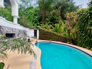 À vendre et à louer 5 chambres villa à Mueang Phuket, Phuket