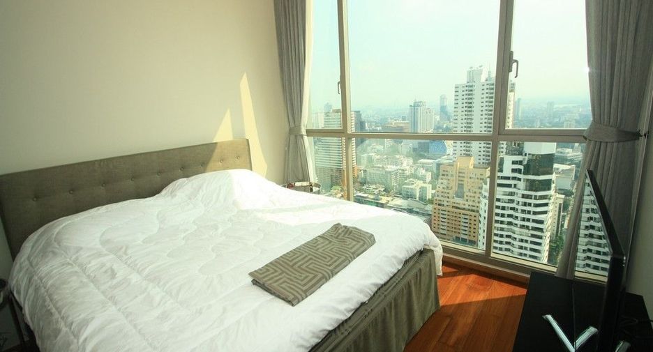 For rent 2 bedrooms condo in Watthana, Bangkok