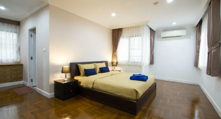 ให้เช่า 4 ห้องนอน คอนโด ใน วัฒนา, กรุงเทพฯ