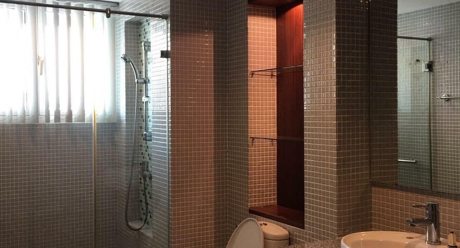 For sale and for rent 3 bedrooms condo in Watthana, Bangkok