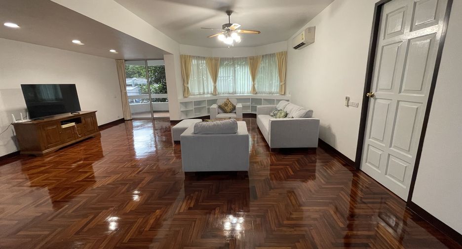 For rent 3 bedrooms apartment in Khlong Toei, Bangkok