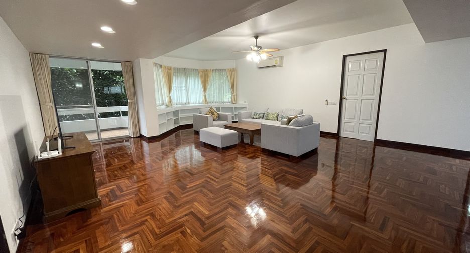For rent 3 bedrooms apartment in Khlong Toei, Bangkok