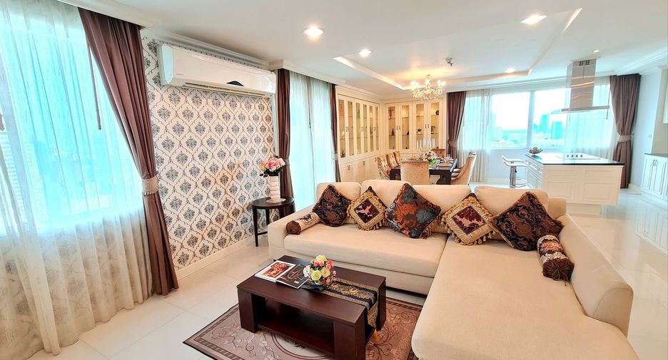 For rent 4 bedrooms condo in Watthana, Bangkok